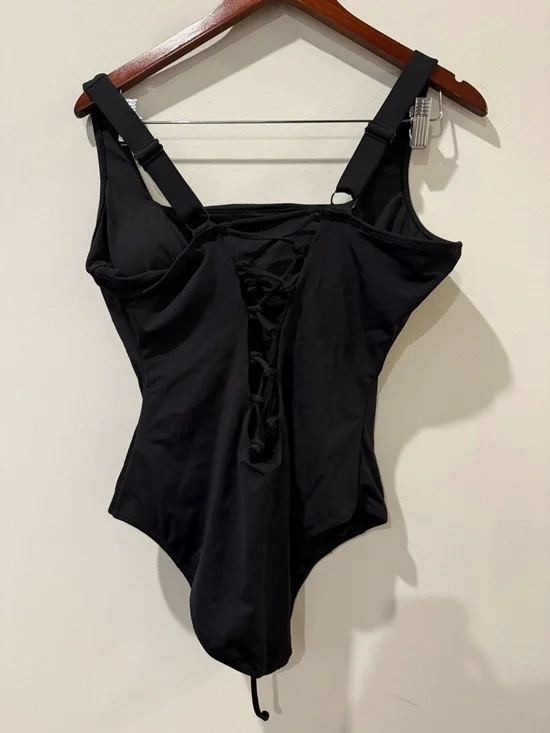 Classic Square Neck Black One-Piece Swimsuit XL Short - Picture 6 of 6